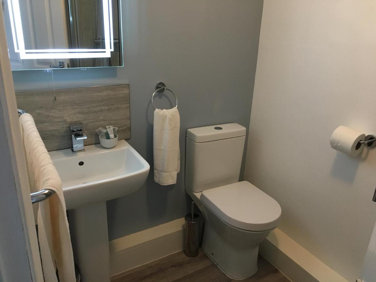 The Greyhound Inn Bedale Bagian luar foto