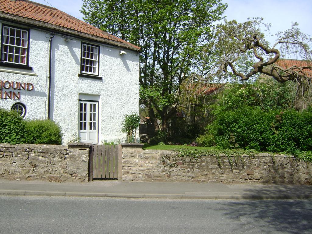 The Greyhound Inn Bedale Bagian luar foto