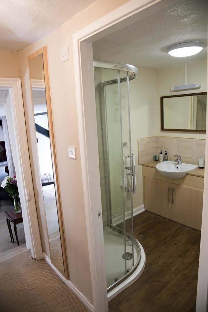 The Greyhound Inn Bedale Bagian luar foto