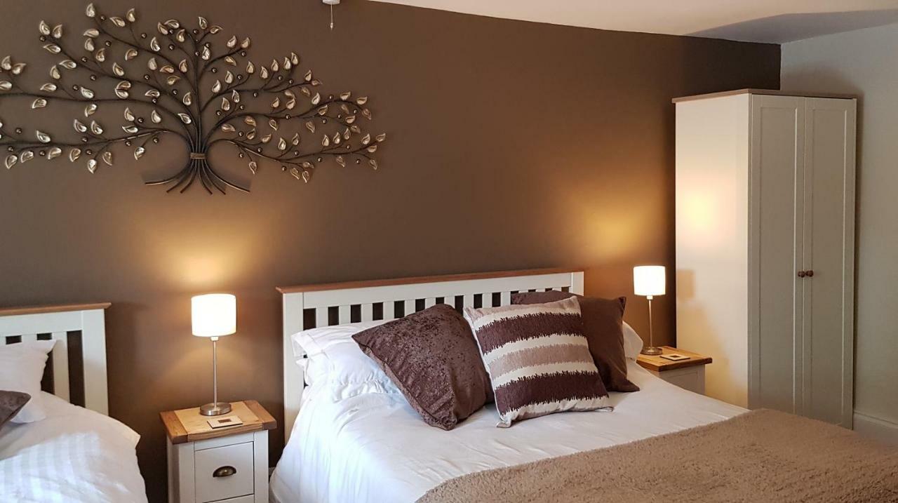 The Greyhound Inn Bedale Bagian luar foto