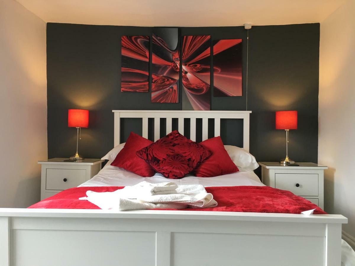 The Greyhound Inn Bedale Bagian luar foto