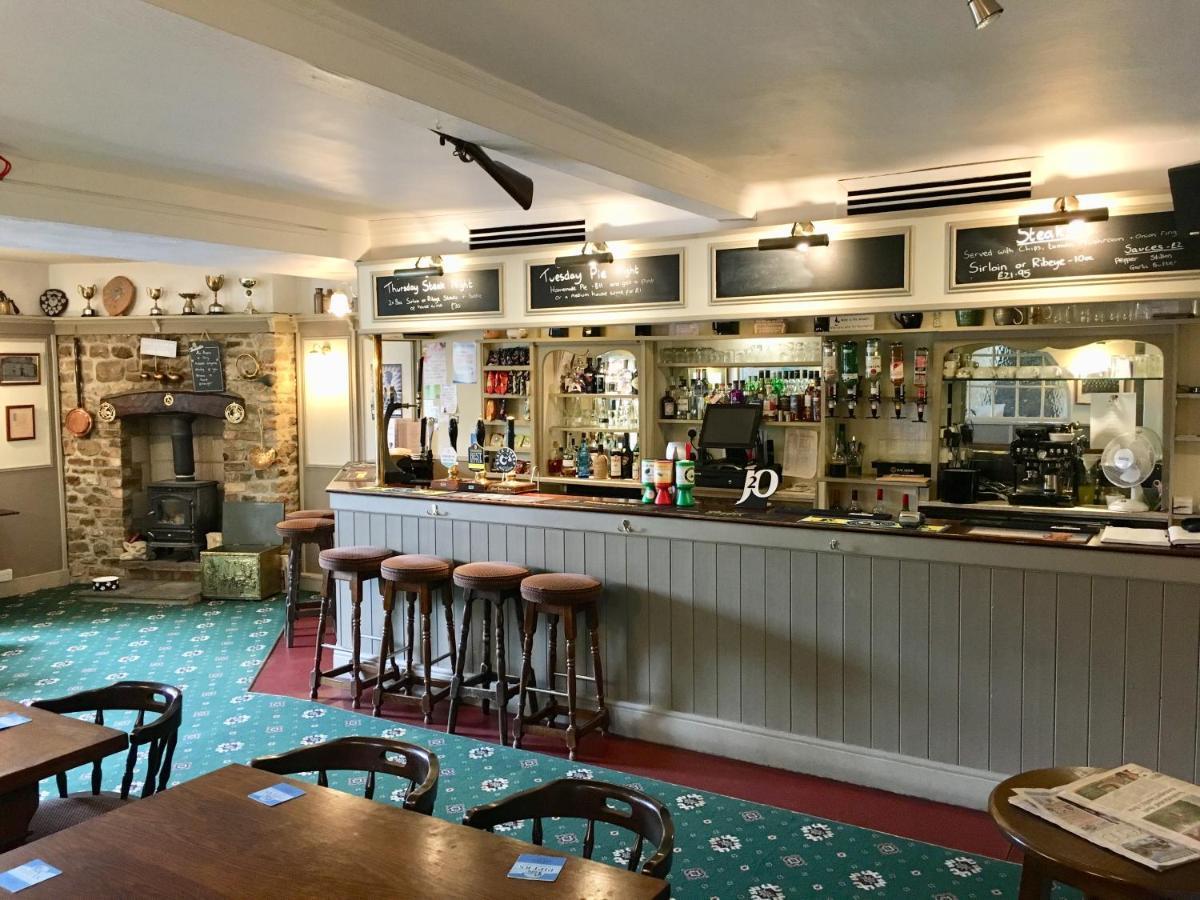 The Greyhound Inn Bedale Bagian luar foto